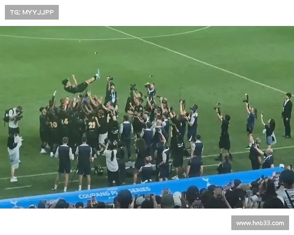 孙兴慜告别热刺战父亲现场观战见证儿子与纽卡的激烈较量